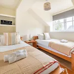 Ferienhaus Infield House *