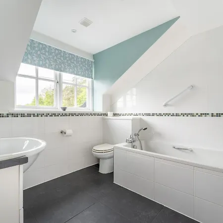 Infield House Nyaraló