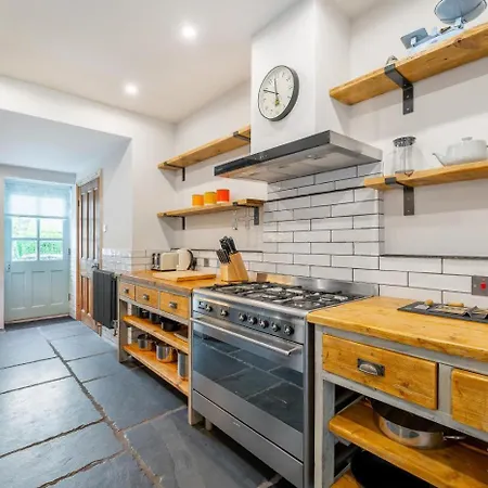 بيت للعطل 4 Bed In Oc-lr089 *