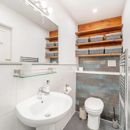 بيت للعطل 4 Bed In Oc-lr089