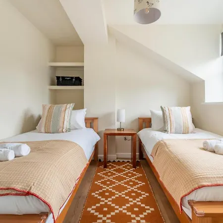 4 Bed In Oc-lr089 *